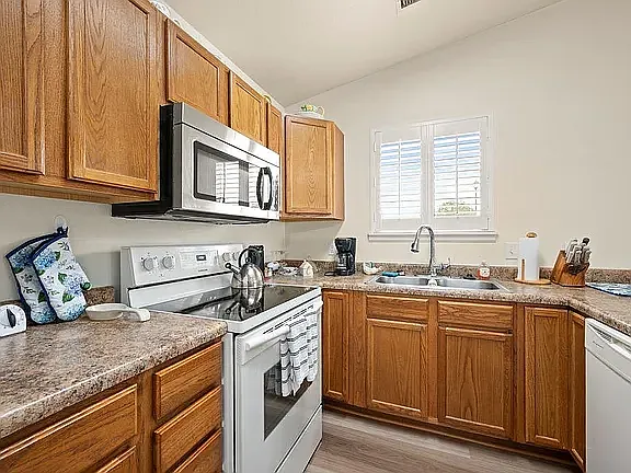 1670 Christopher Way — Photo 8