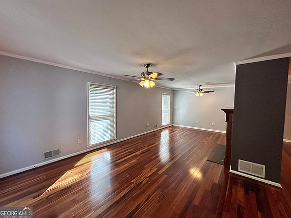 4th image of 544 Windsor Ct