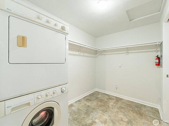4th image of 3307 NE 125th St