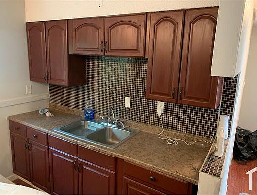 5th image of 10336 Royal Dr