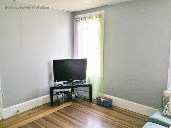 4th image of 51 Grafton St #3