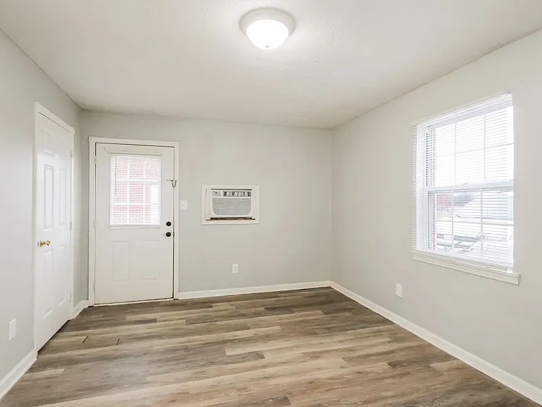 River Valley Apartments — Photo 41