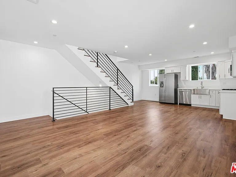 6334 1/2 Beck Ave — Photo 1