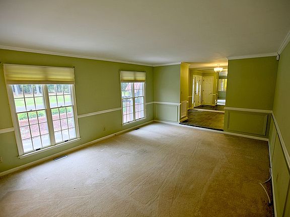 4th image of 4 Westchester Pl