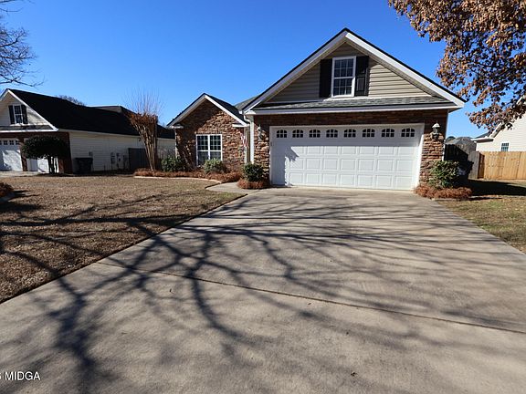 3rd image of 120 Blackstone Ct
