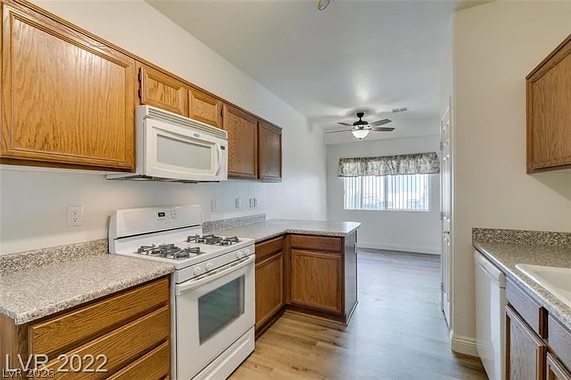 2 bed, 2.5 bath, 1267 sqft, $1,750 — Photo 3