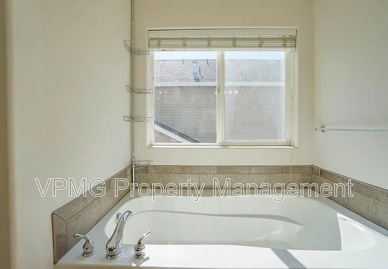2214 NW 7th St — Photo 26