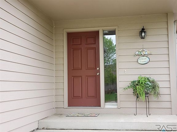 3rd image of 7005 S Hughes Ave