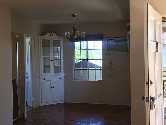3rd image of 943 W Glenoaks Blvd