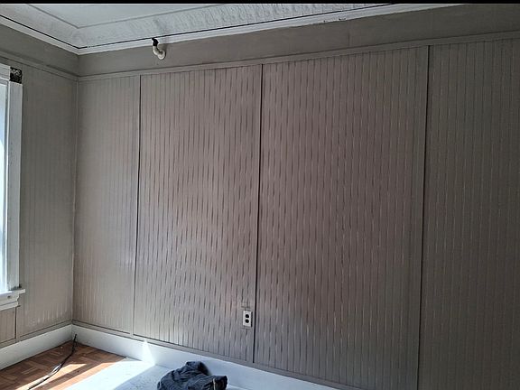 5th image of 477 Main St