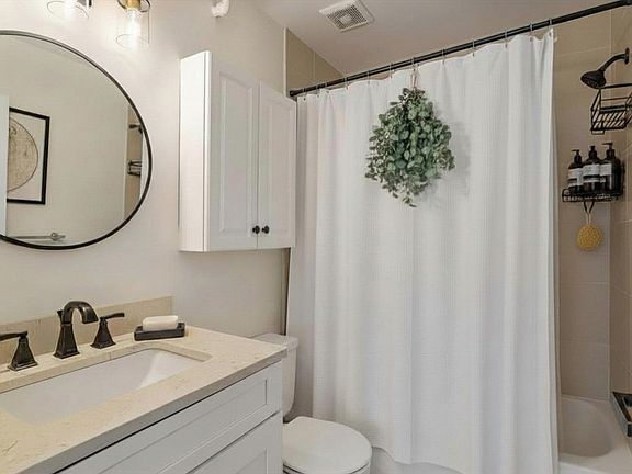 5th image of 42 8th St APT 2308