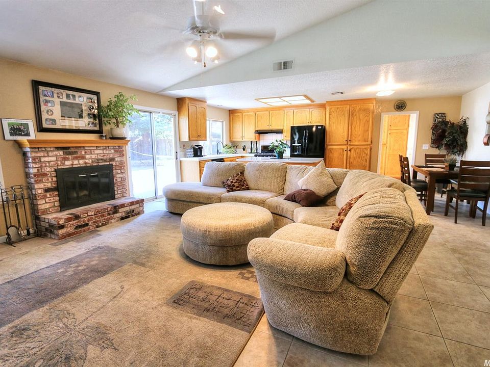 2nd image of 732 Belfast Ct