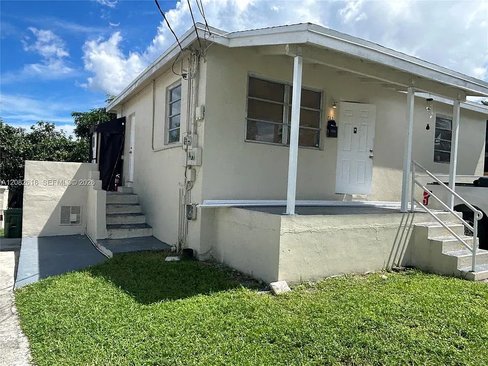 725 SW 8th Ave #A