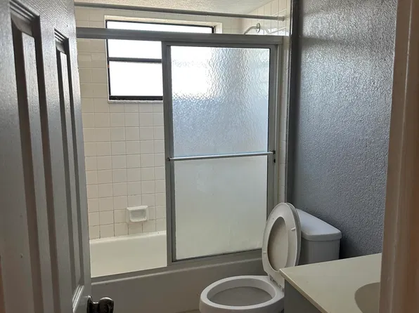 8020 Hampton Blvd APT 410, Pompano Beach, FL 33068