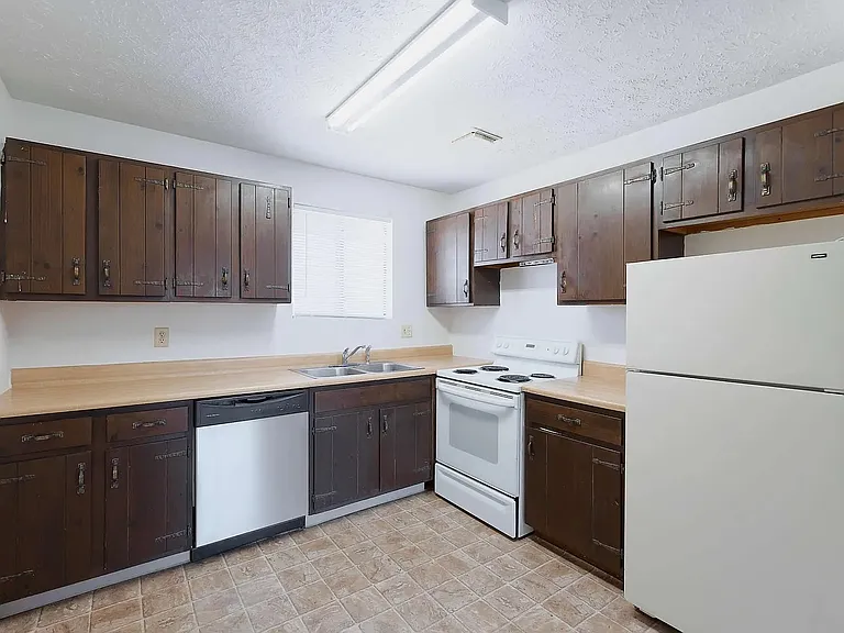 2433 E St #5 — Photo 1