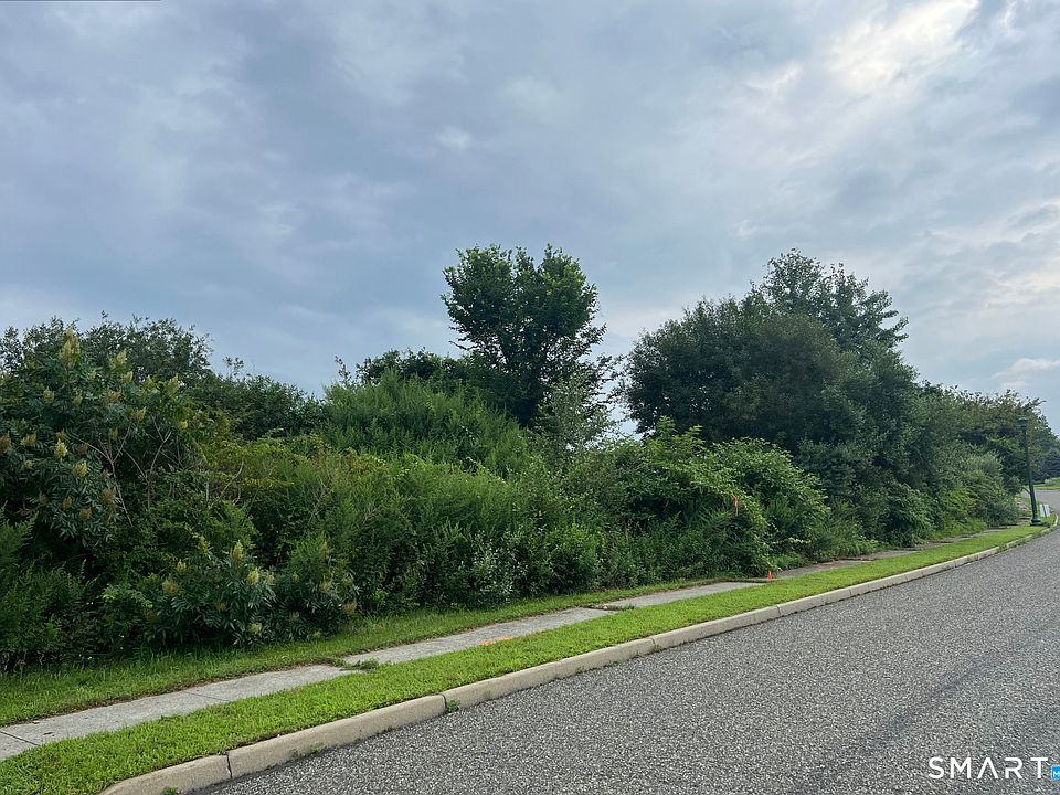 2nd image of 29 Farm View Drive