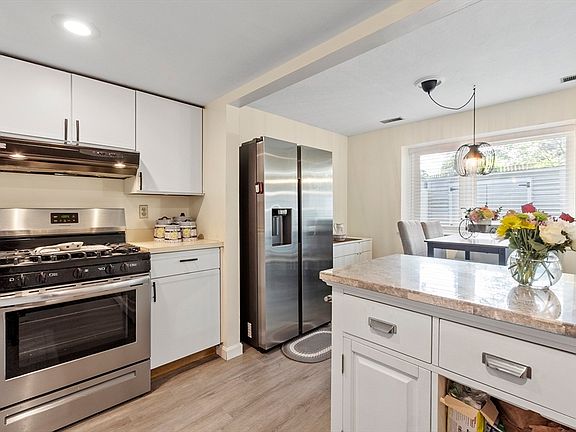 5th image of 49 Meadow Pond Dr APT K
