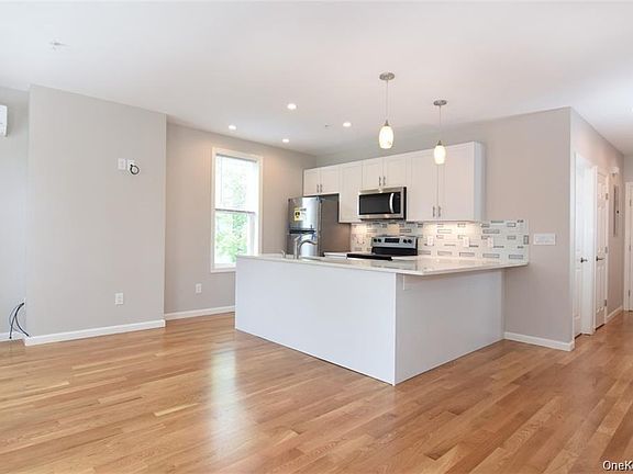 2nd image of 401 Ashford Avenue