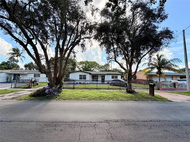 18711 NW 24th Ave — Photo 1