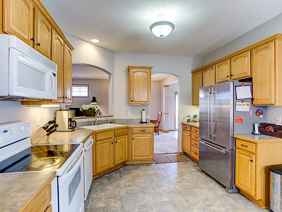 5th image of 10568 Mississippi Cir N