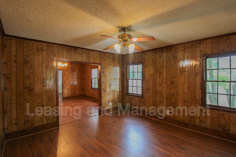 3 bed, 2.0 bath, 1400 sqft, $2,975 — Photo 3