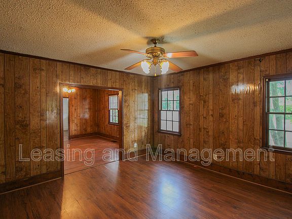 3rd image of 211 W Poplar St #A