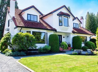 158 Crescent Rd E, Qualicum Beach, BC V9K1L6