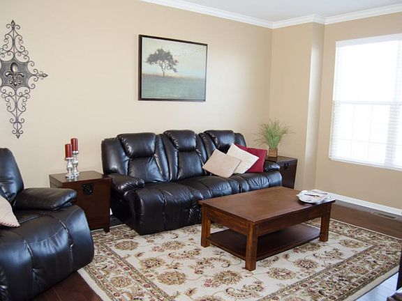 3rd image of 2506 Dunraven Ave