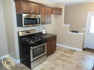5th image of 8921 Harvey St