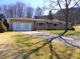 99 Kamp St, Warren, PA 16365