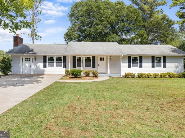 3244 Apache Cir, Oakwood, GA 30566