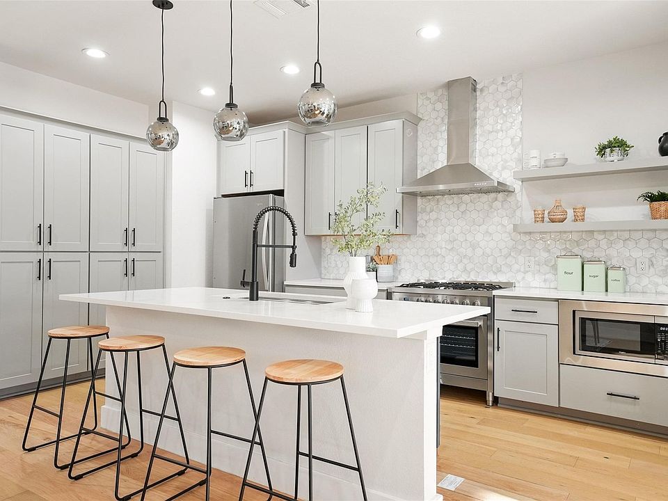 1st image of 5109 Stone Gate Dr #2