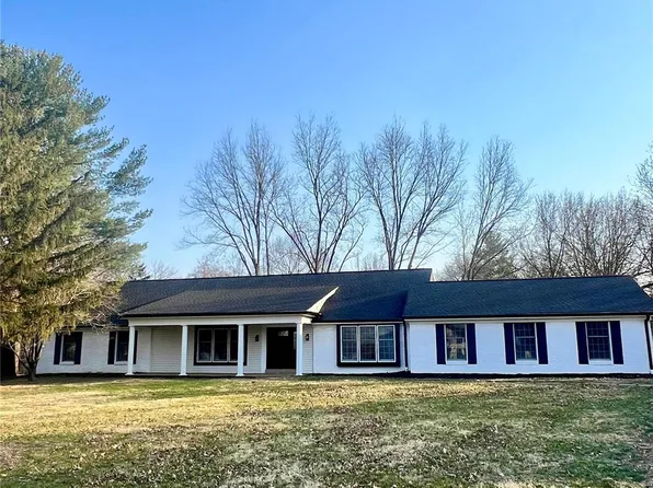 15890 Richborough Rd, Chesterfield, MO 63017