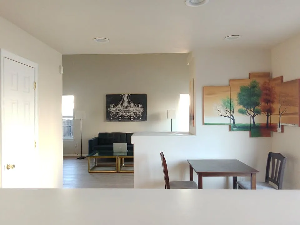 4 bed, 1911 sqft, $650 — Photo 2