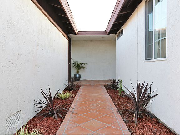 4th image of 2524 Leebe Ave