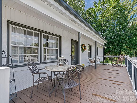 3rd image of 7 Southwicke Dr