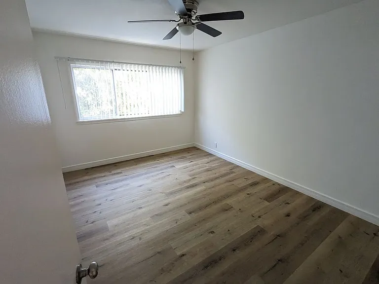 1320 N Martel Ave #7 — Photo 11