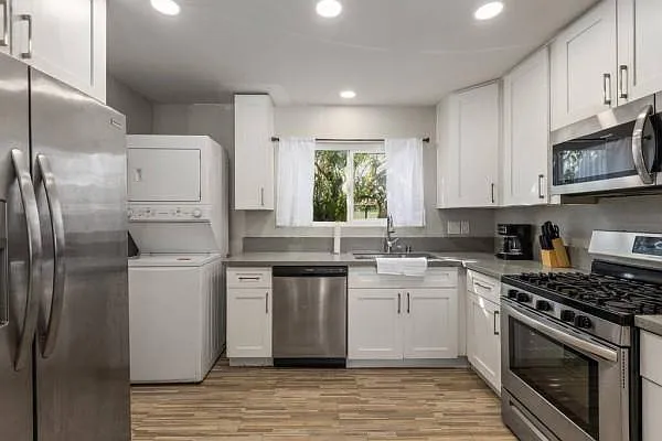 6716 N Elman St #1 — Photo 11