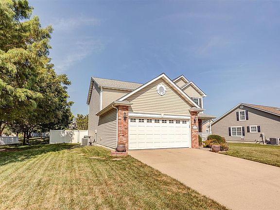 2nd image of 702 Moorland Cir