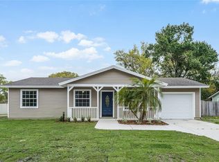 420 1st St, Geneva, FL 32732