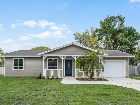 420 1st St, Geneva, FL 32732