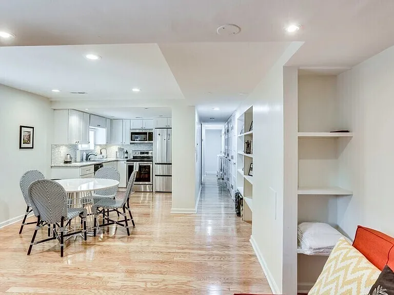 1010 C St SE #B — Photo 7