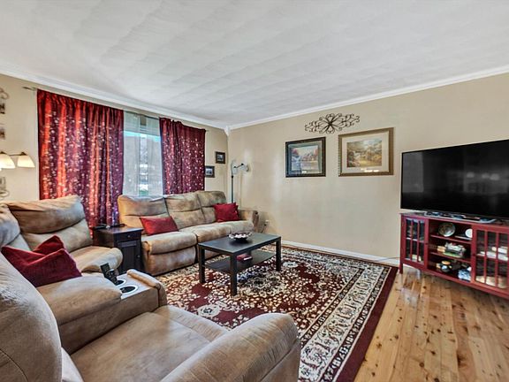 4th image of 38 Newport Cir