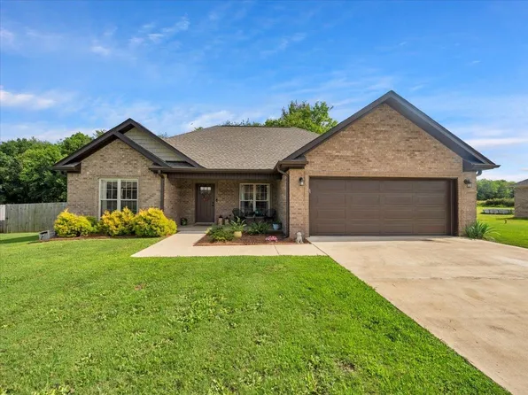 36 W Blue Heron Dr, Killen, AL 35645