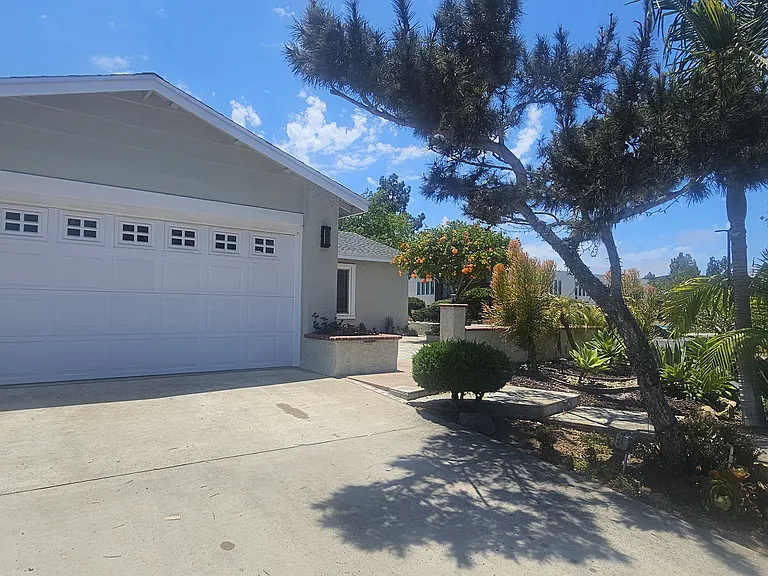 8605 Bennington St — Photo 2