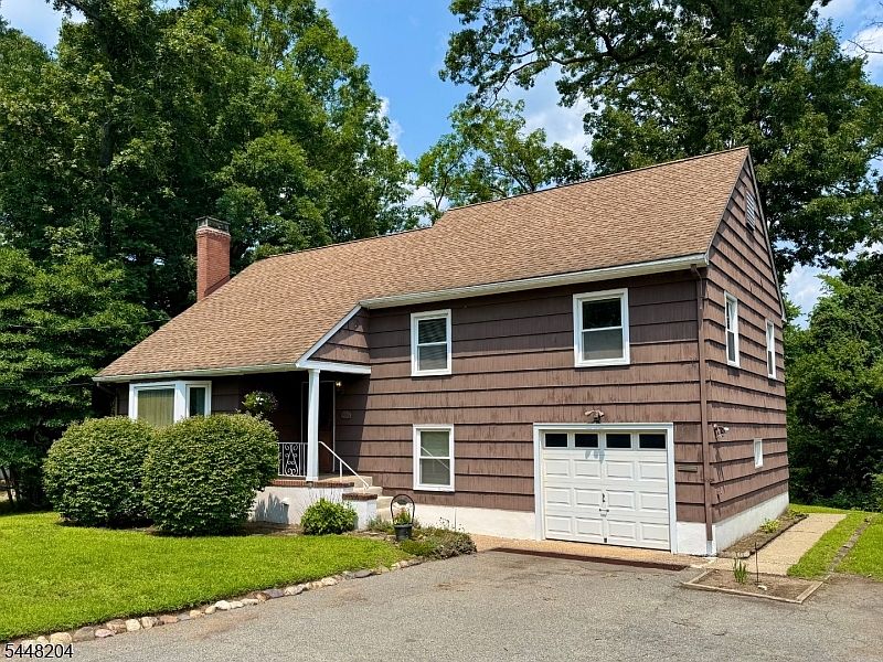 1st image of 208 Riverside Dr