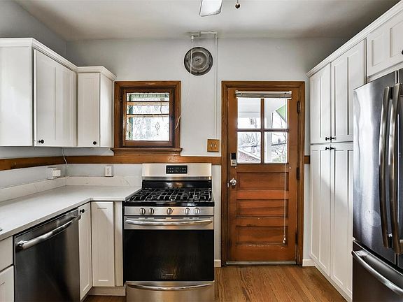 3rd image of 5728 Murdoch Ave