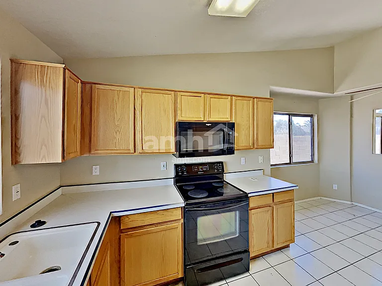 30300 N Royal Oak Way — Photo 4
