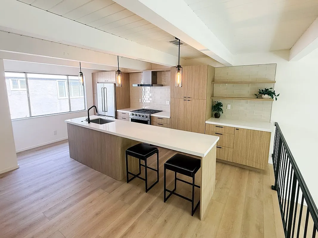 2 bed, 3.0 bath, 1214 sqft, $3,900 — Photo 3