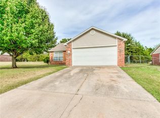 913 Sleepy Hollow Ct, Noble, OK 73068